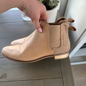 Toms Tan Ankle Booties With Leather & Sherpa